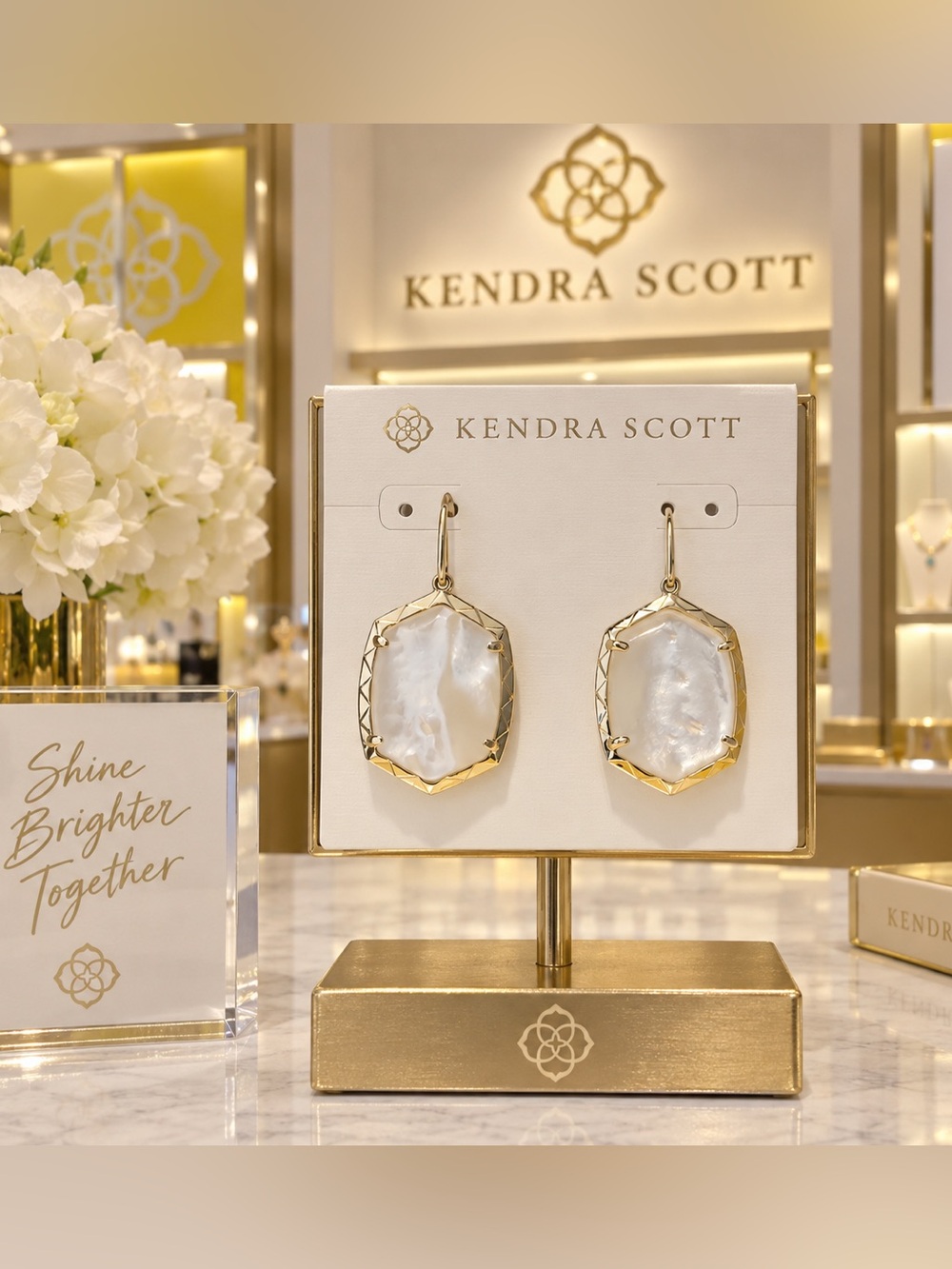 Kendra Scott Daphne Gold Drop Earrings in Ivory Mother-of-Pearl